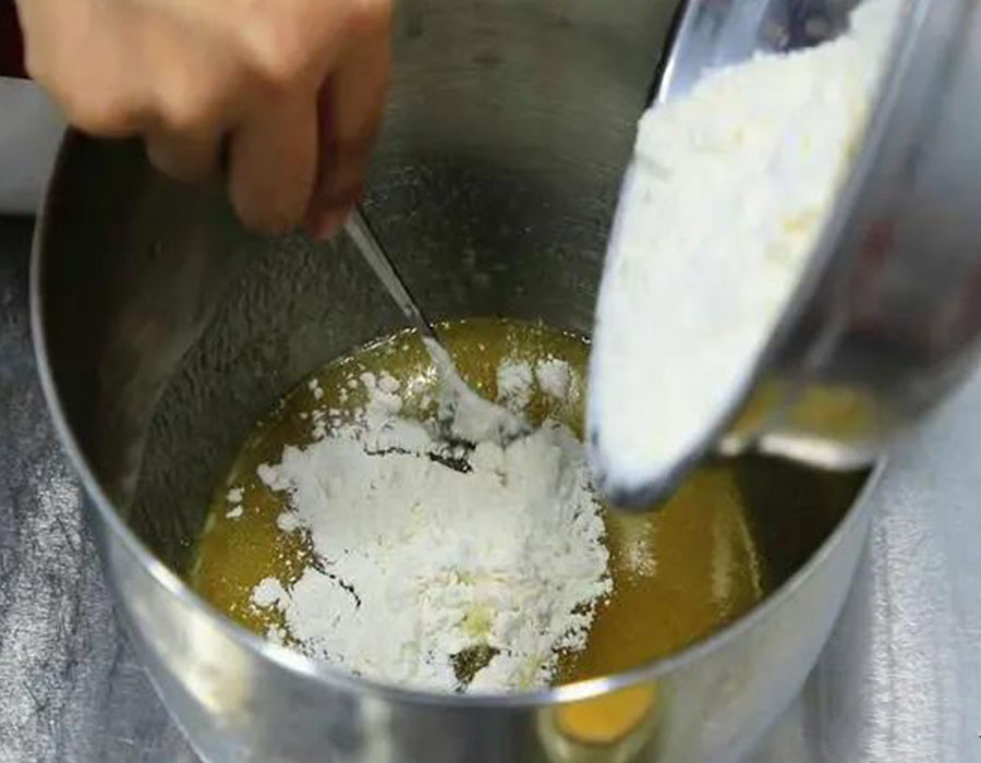 不用鸡蛋不用黄油做曲奇饼干,如何只用面粉鸡蛋做曲奇饼干