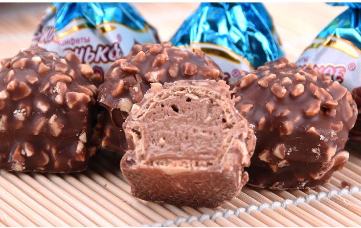 网红巧克力又大又好吃满满一大箱,各种网红巧克力