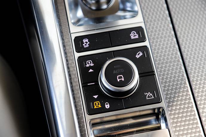 路虎揽胜运动版典范版2024款试驾,路虎揽胜运动2024款典范版试驾