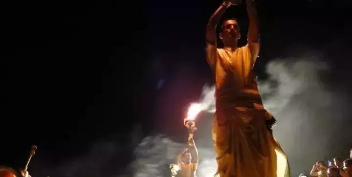 他7年骑行44个国家多次死里逃生,他7年环游中国18万公里绕赤道4圈