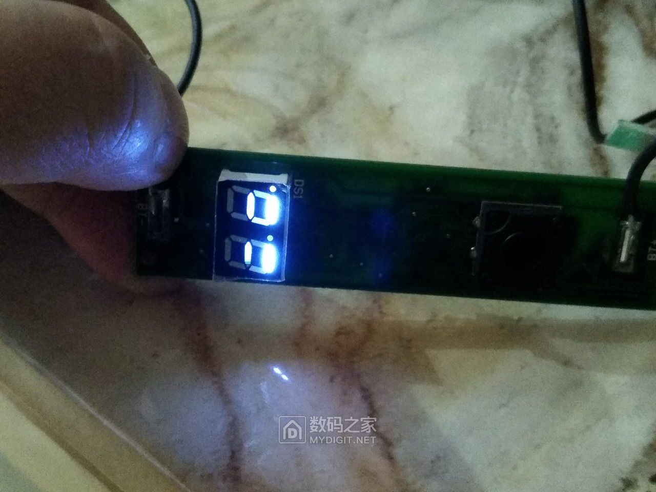 电蚊拍电路图原理检修视频,电蚊拍电路故障维修大全