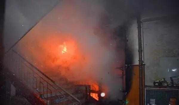 一夫当关万夫莫开形容谁,一夫当关万夫莫开描述的是哪儿