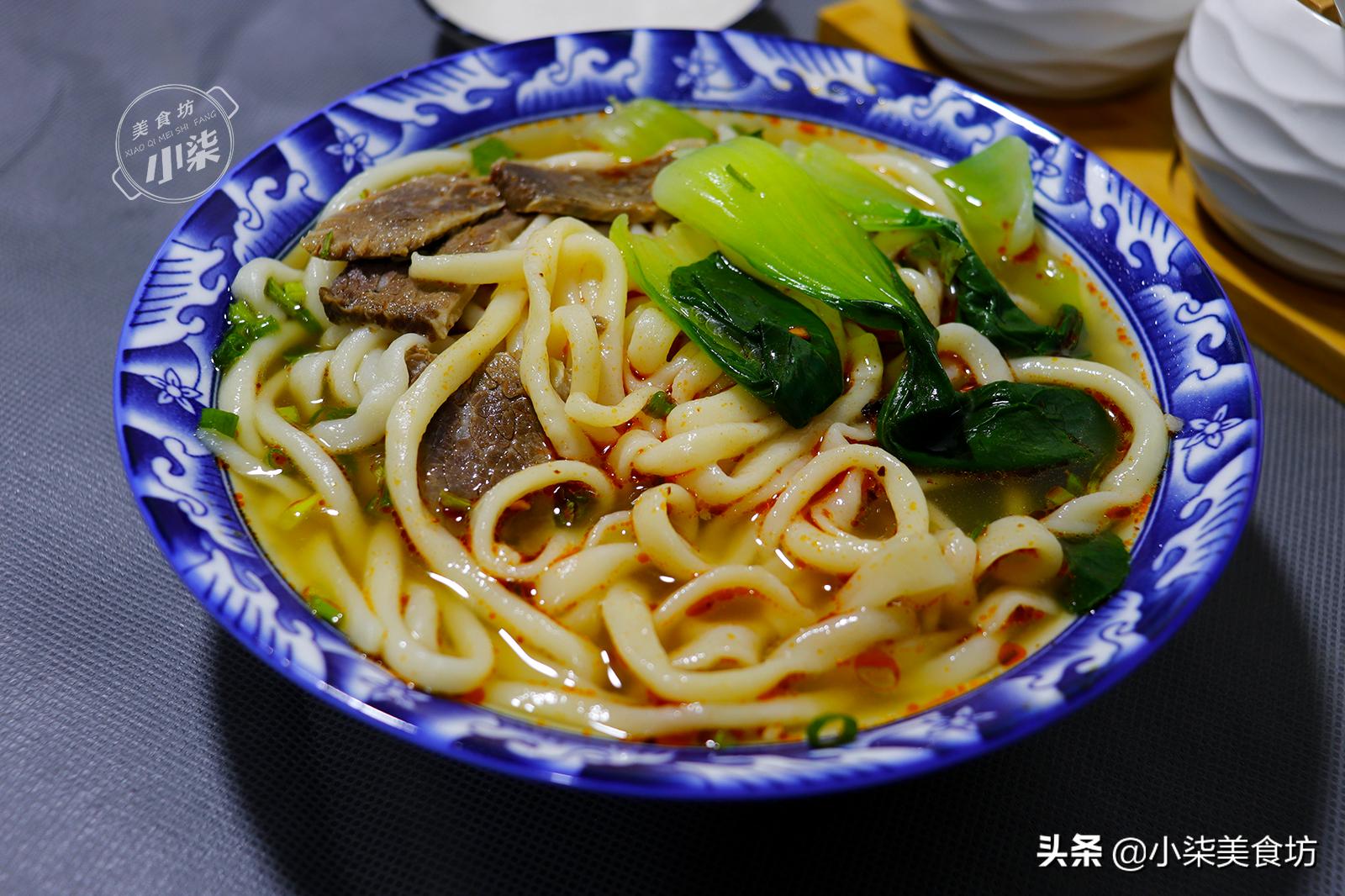 想吃牛肉面，教你自己在家做，面条筋道爽滑，这种做法实用靠谱