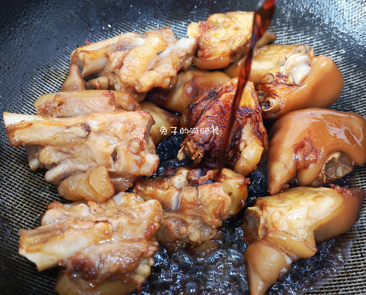 炖肘子和猪蹄软烂脱骨需要多久,如何在家制作软烂脱骨的猪蹄