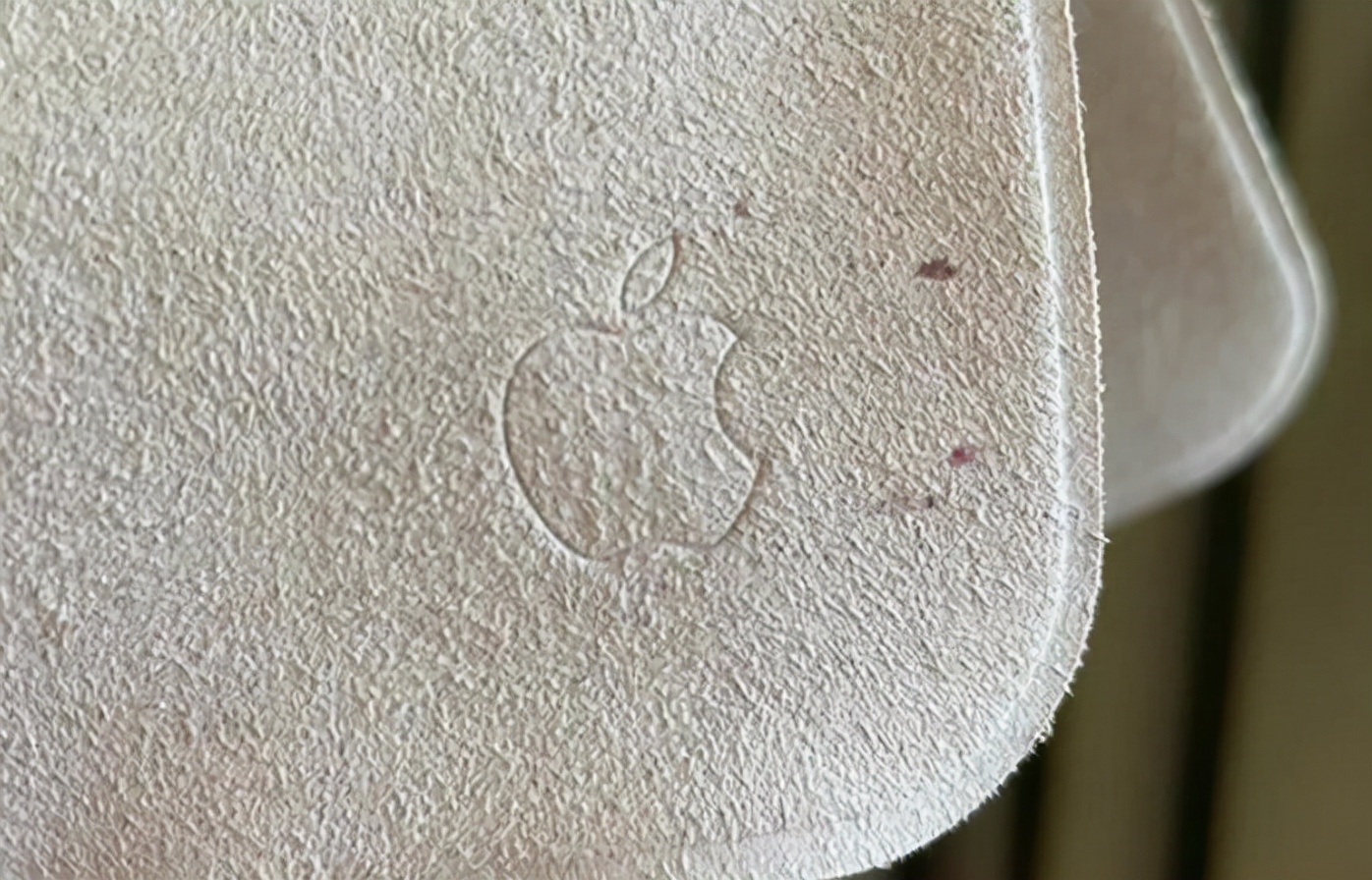 苹果公司赠送的这个赠品，不要乱丢了，小小的一个可以卖145元