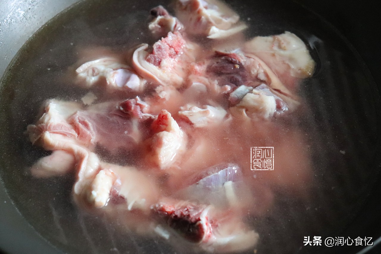 猪蹄炖黄豆怎么做才会奶白,黄豆炖猪蹄不加料酒