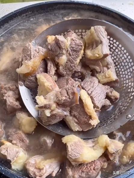 炖的牛肉又柴又硬怎么办,炖好的牛肉太腻怎么办