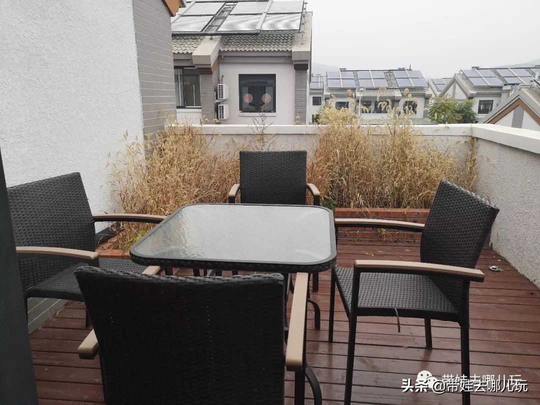 住别墅、滚草坪、躺在床上看电影，密云轻奢营地的花样玩法