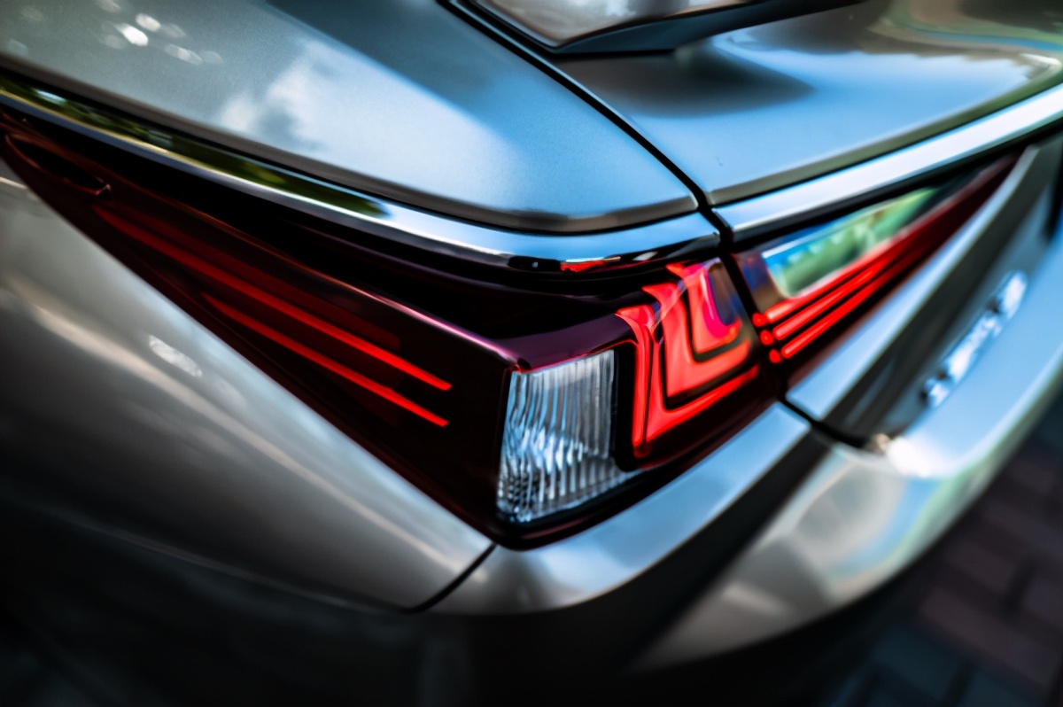 倒车灯光太暗看不清怎么办,夜晚倒车注意事项