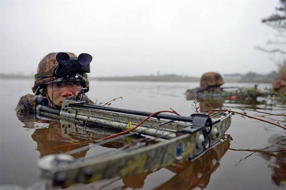 解放军全副武装新式装备,解放军新型夜视仪哪家生产的