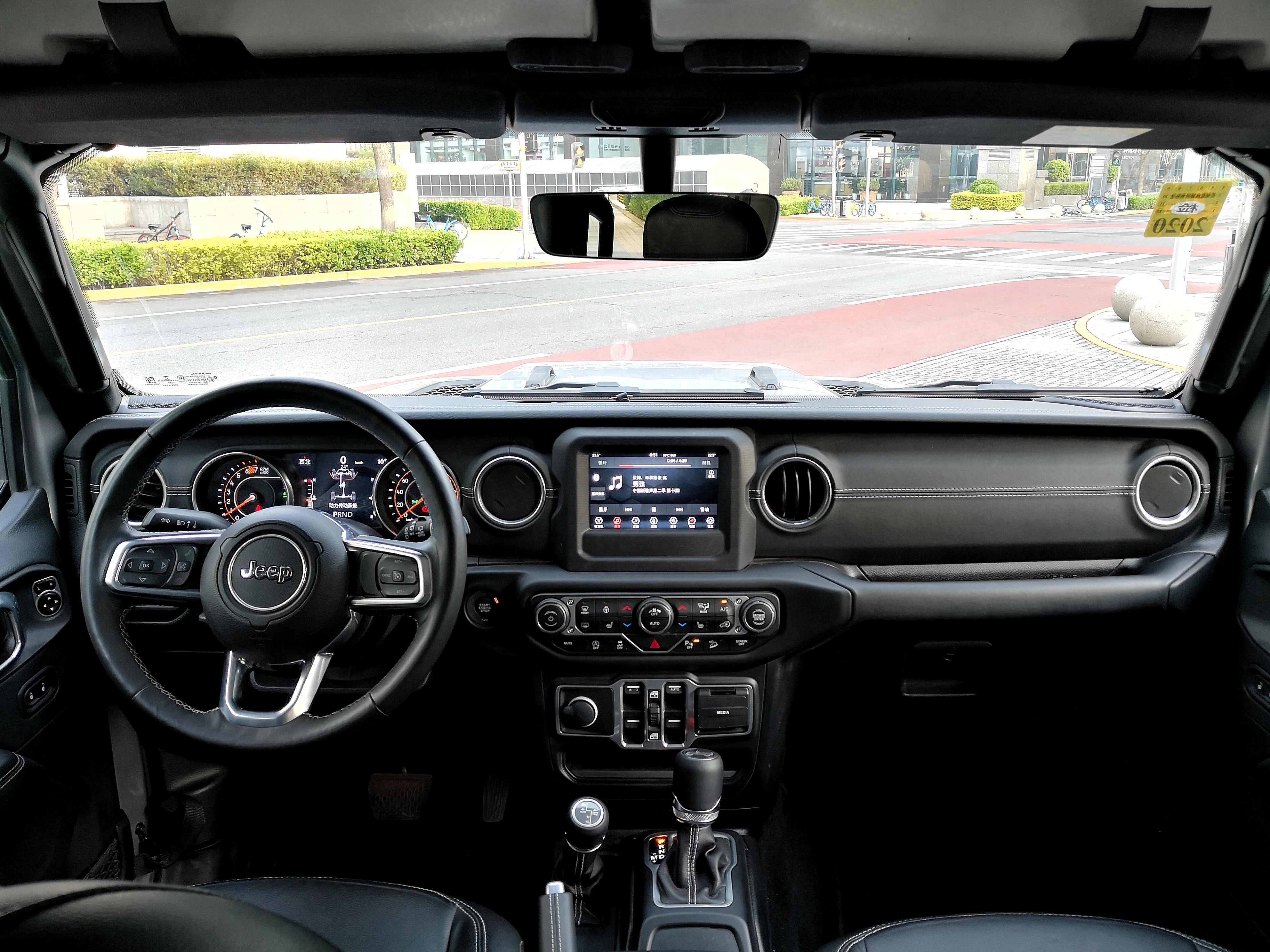 经典的硬派越野车方盒子造型,比较酷的方盒子越野车