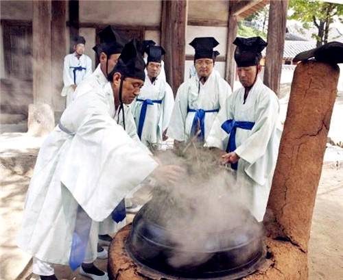 韩国为什么对中国人特别友好,韩国与中国的地理位置图关系