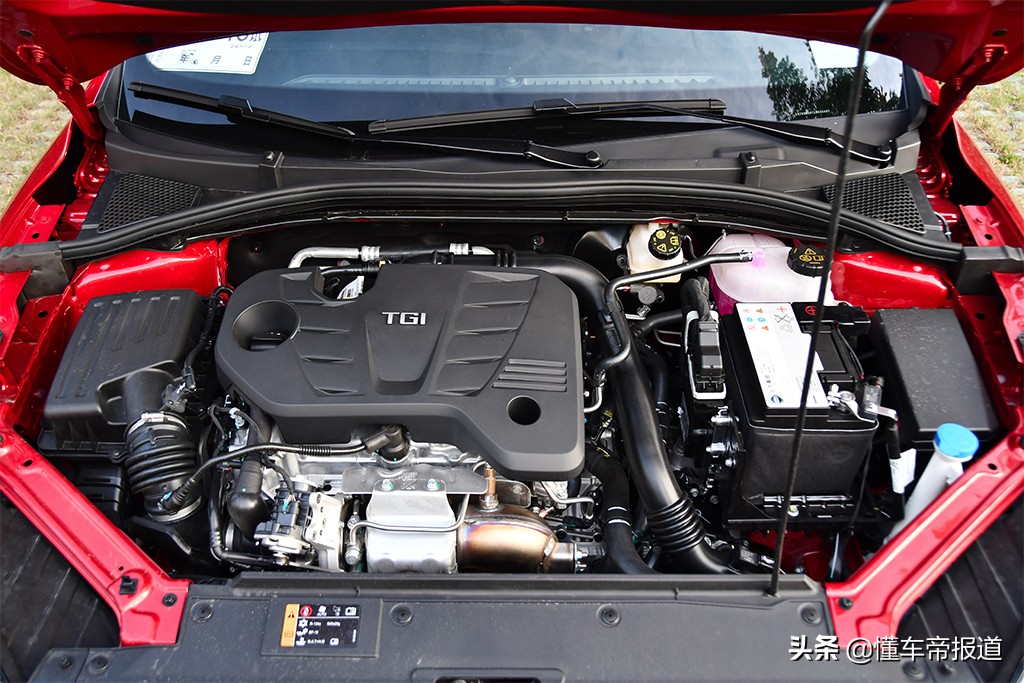 新名爵mg5红色,全新名爵mg5来了
