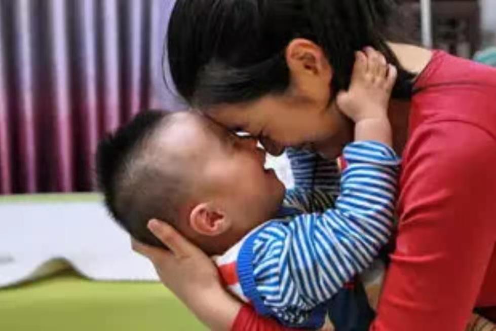 全班同学就一个孩子没奖状,全班就儿子没写作业怎么办