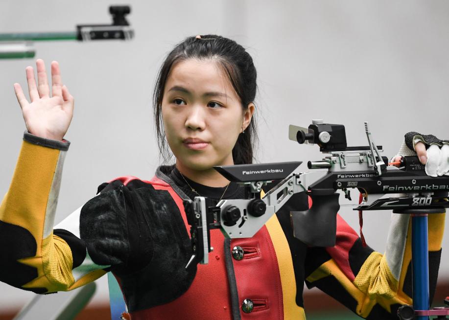 “天才少女”杨倩走红，长相甜美气质佳，家庭教育成就了她的今天