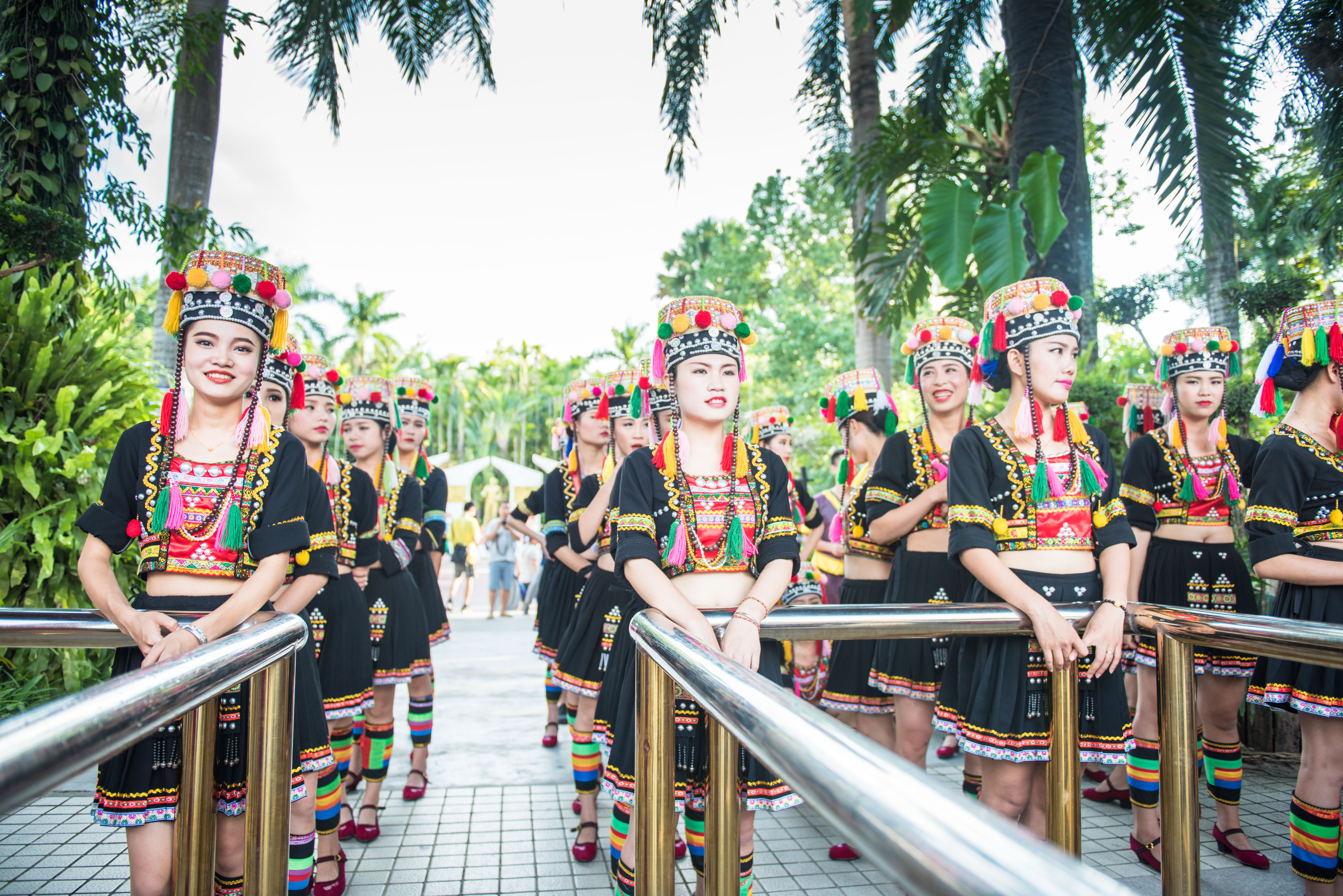 西双版纳曼听园歌舞表演时间,西双版纳曼听御花园篝火晚会