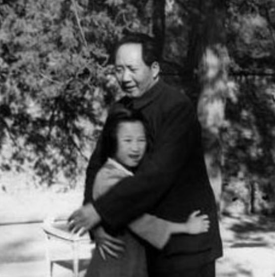 1950年高层贪官建小二楼,惹毛主席震怒,毛主席:拉出去枪毙