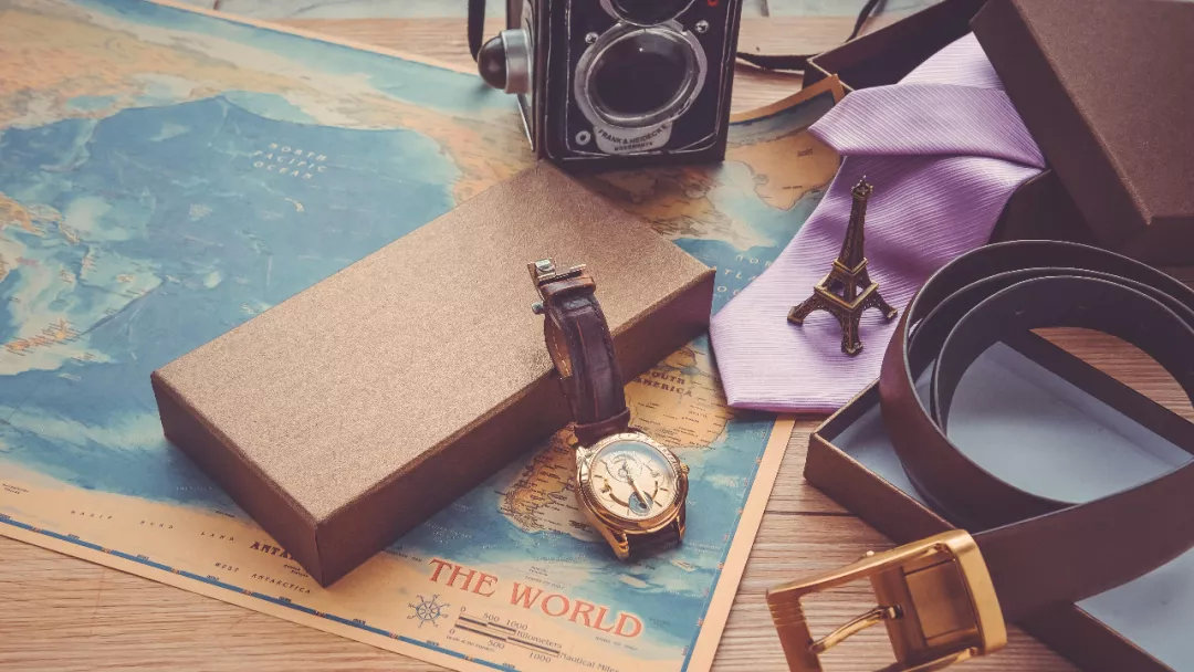 275万的百达翡丽戴手上，包装盒藏行李箱，游客“智闯”海关，结果…