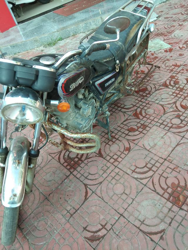 踏板摩托车长时间不骑怎么存放,摩托车不保持安全距离