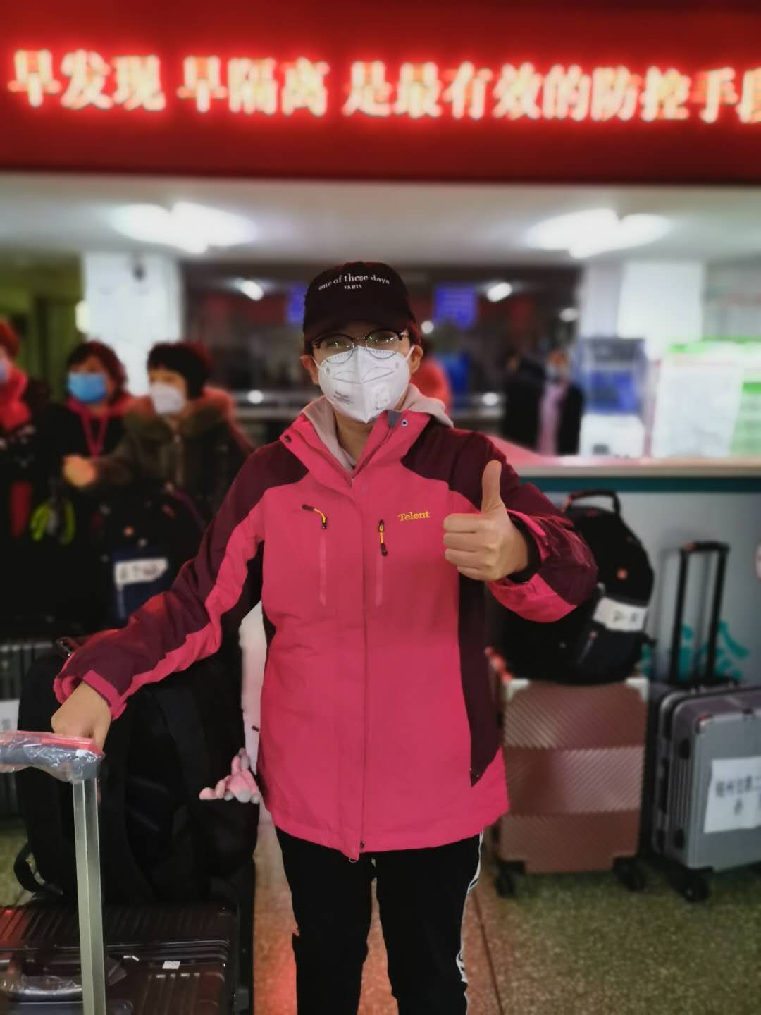 连线工作在雷神山医院的锦州二医院郑艾琳