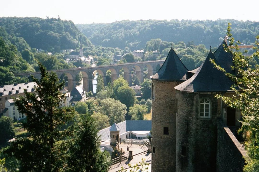 放在地图上很难找到的10个国家,地图上小到看不见的地区