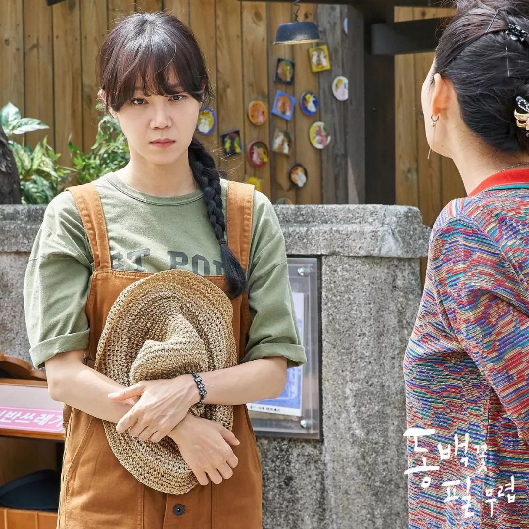 韩剧女主连衣裙穿搭,韩剧中冬天碎花半身裙