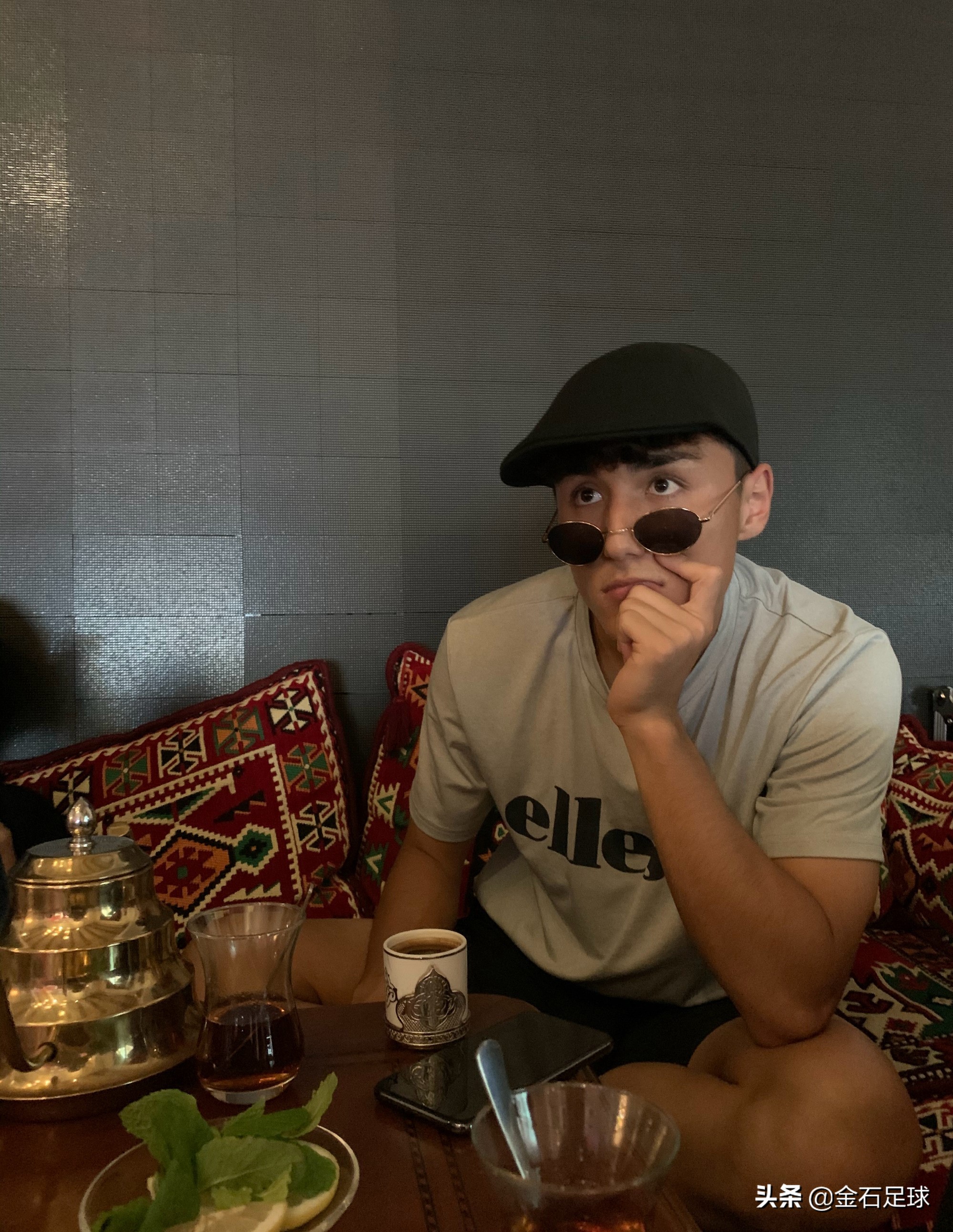 中国足球运动员十大排名,中国十大顶尖足球明星