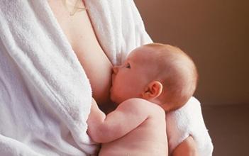 新生儿黄疸出院注意事项,初生婴儿黄疸偏高怎么护理