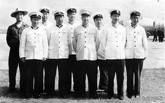 开国中将,戍守陕甘宁被毛*东泽**赞誉有功,指挥海军潜艇首次跨出第一岛链