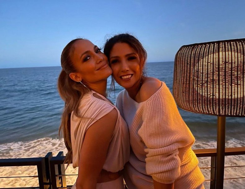 亲密热吻!好莱坞男神和电臀天后分手17年,复合1月超激情