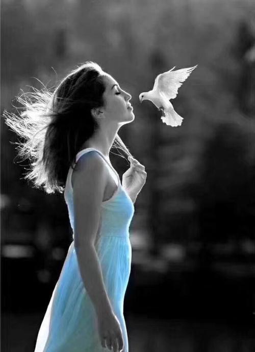 六年级下册第三单元优秀作文欣赏：《让真情自然流露》，范文两篇