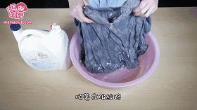 羽绒服放衣柜里会发霉怎么回事,羽绒服发霉的原因和解决方法