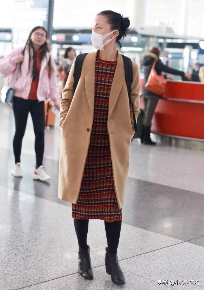 周迅窦靖童同框,周迅窦靖童时装周