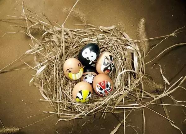 鸡蛋壳托盘手工作品创意,鸡蛋壳手工制作创意粘贴墙面画