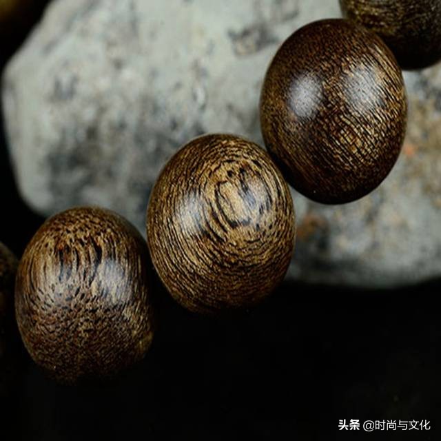 沉香奇楠手串佩戴好处,沉香手串一年四季都可以佩戴吗