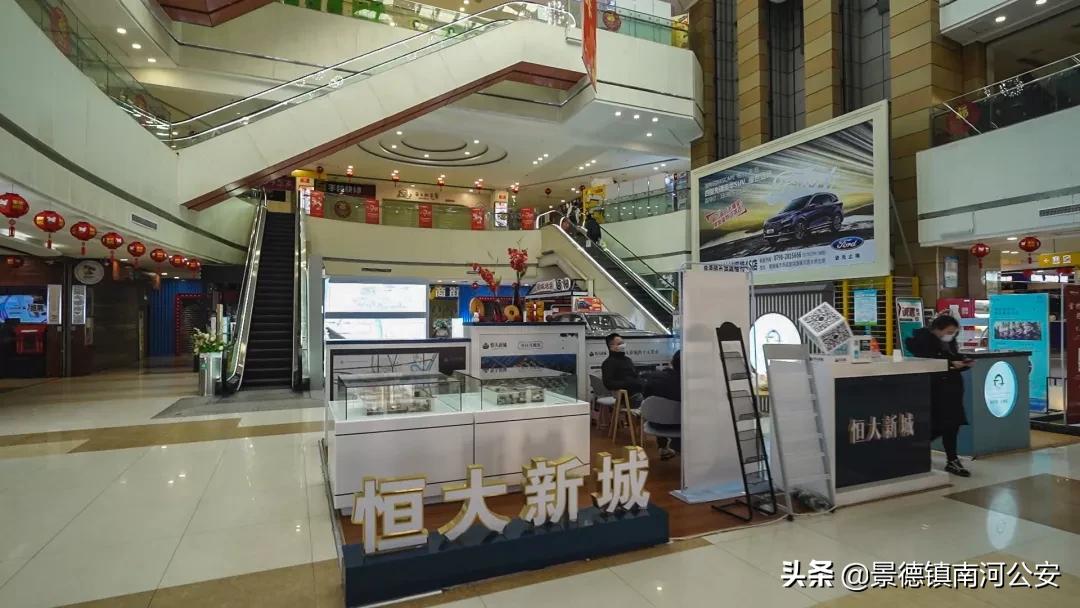 疫情之下纪实摄影,疫情镜头下的生活瞬间