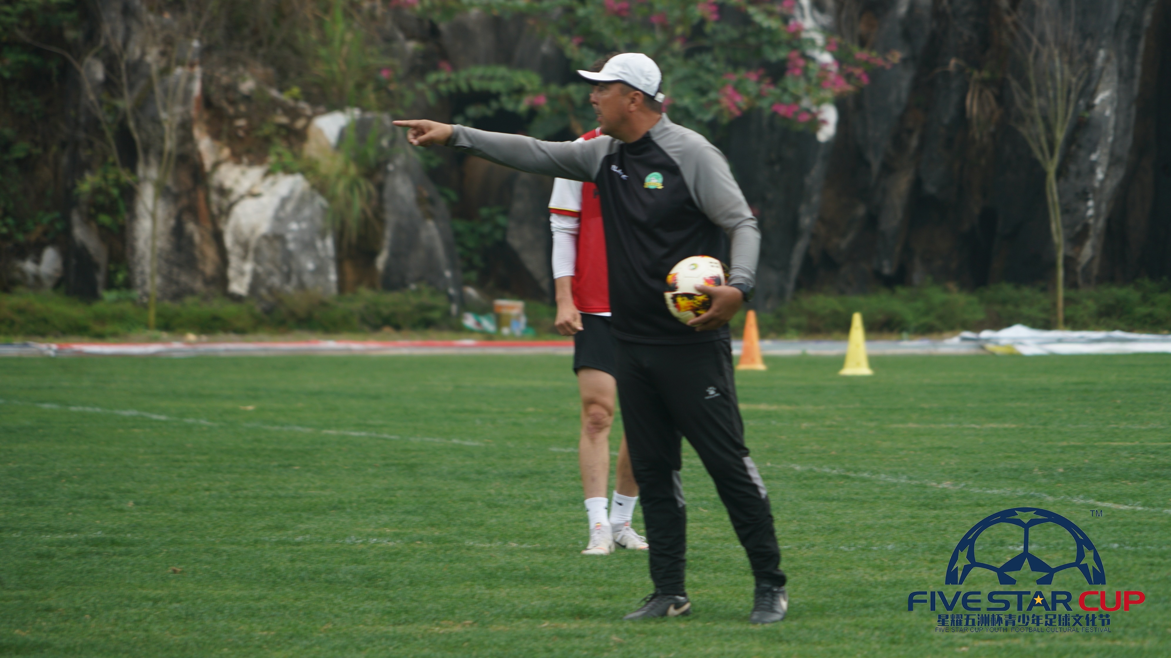 这支队连续两届深陷死亡之组,功勋教头再度率队冲击更高目标