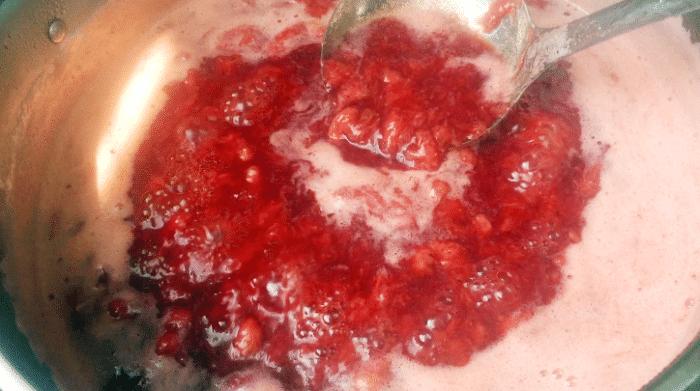 想吃草莓酱可以自己做,自己在家吃草莓酱