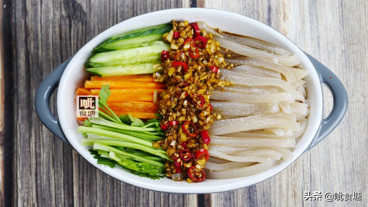 猪皮可以有几种方法吃,猪皮好吃又简单家常做法