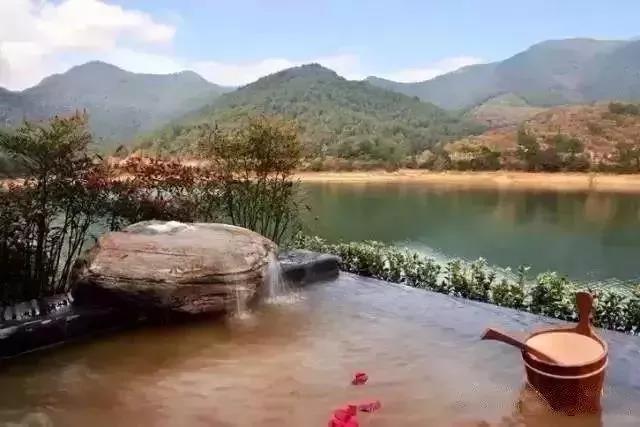 去泡温泉下雨,冬天下雨适合泡温泉吗