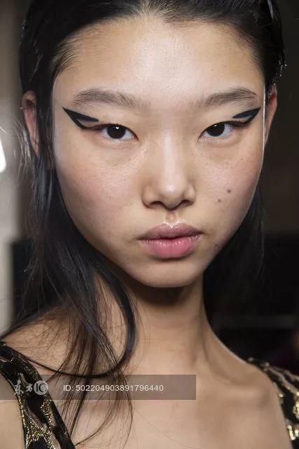 鞠婧祎李艺彤honey舞台,鞠婧祎港风复古妆容