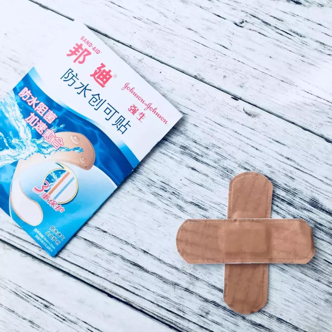 女生包里一定要装什么,女人包里应装些什么