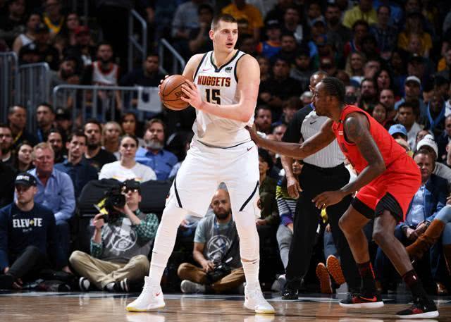 分类评选历史最强中锋!奥尼尔仅一项上榜,球迷:他又该不高兴了