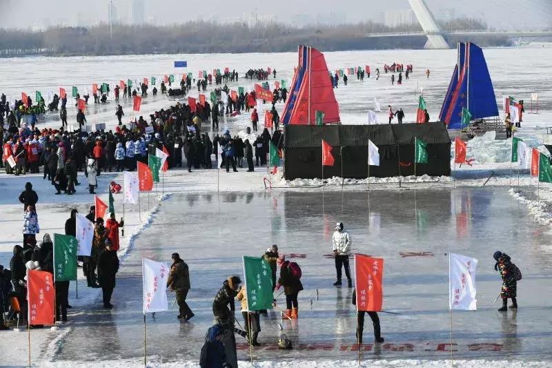 冰上龙舟赛火热开赛,冰上龙舟赛事视频