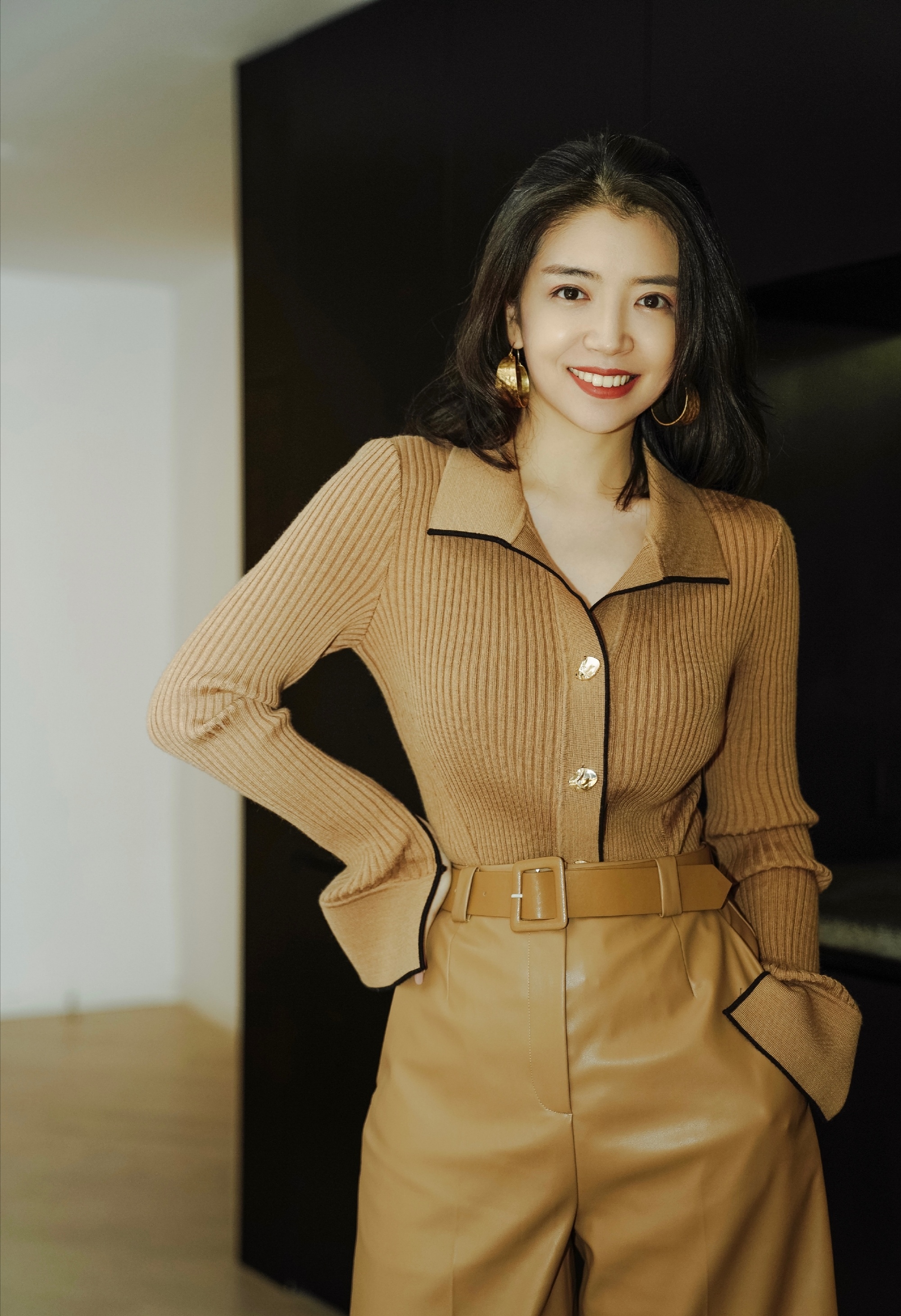 今秋最值得买的衣服,春天穿这几个颜色很贵很高级