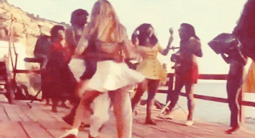 台上一首歌，台下瞎来，90s砂舞厅的粉红回忆