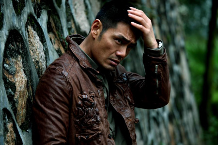 笑傲江湖96老版,96版笑傲江湖令狐冲发现山洞