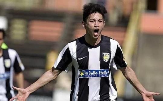 酸了!隔壁又双叒叕有球员登陆欧洲豪门了,我们的天才都去哪了?