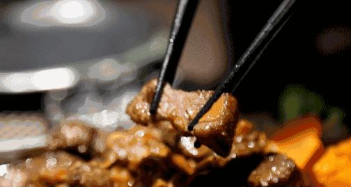 告别北上广：女白领朋友圈直播捕鱼，看了才知道什么是硬核海鲜