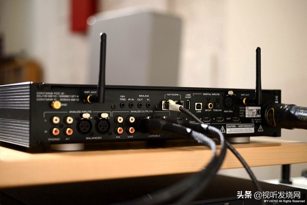 很强大!只要配上后级就OK:Moon390串流*放播**器/前级